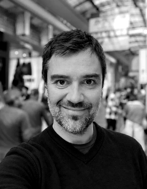 Black-and-white portrait of Alvaro Bezares Rodriguez, smiling, against a plain light background